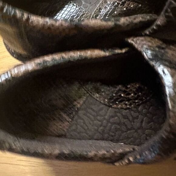 NWOT BOC Animal Print clog 8.5 - Picture 6 of 9